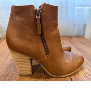 Michael Kors Denver  Tan‎ Leather Side Zip Ankle Booties Block Heel Size 6.5